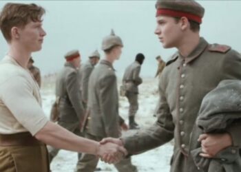 Varrosën bashkë të vrarët, kënduan këngë festive dhe luajtën futboll! Mrekullia në frontin e luftës, kur gjermanët dhe britanikët ndaluan luftën për Krishtlindje