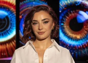 Aktore dhe këngëtare, Xhodi Skura pjesë e Big Brother VIP 5/ Surprizon gjyshen e saj nga shtëpia