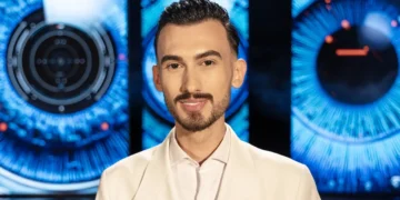 “Do të dal me fitore”/ Kristi Lamaj zyrtarisht pjesë e “Big Brother VIP 5”, hyn duke kënduar në studio këngën hit “Dridhe moj bajame”