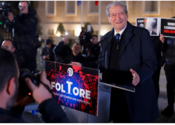 PD proteston sot përpara Kryeministrisë