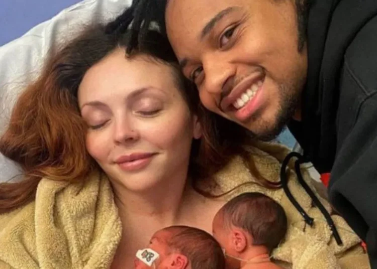 Jesy Nelson në lot teksa zbulon se binjaket e saj nuk do të ecin kurrë