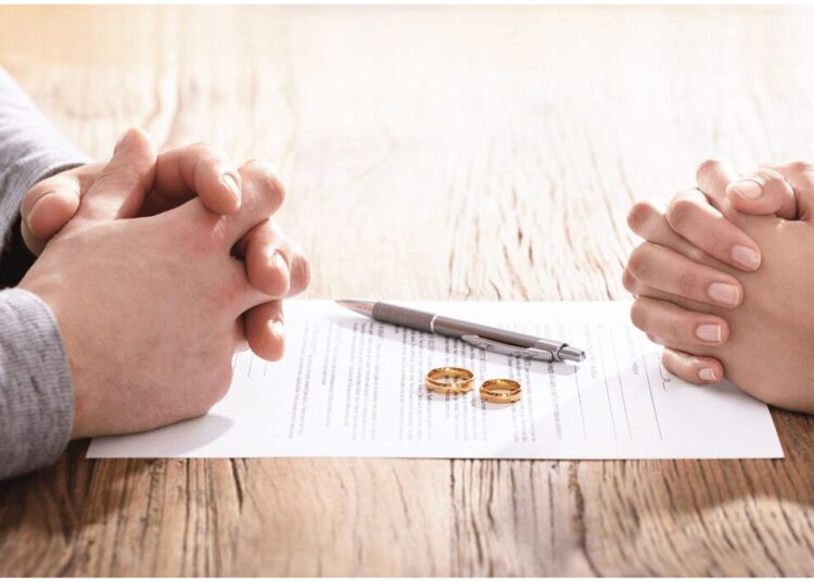 Martesat në rënie historike, rriten divorcet; Një rekord prej një në tre çifte po ndahen