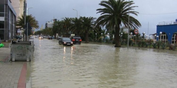Shënohet viktima e parë nga moti i keq në Durrës