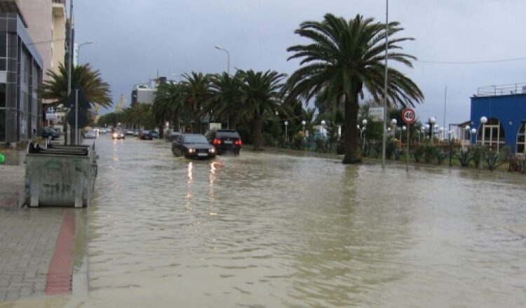 Shënohet viktima e parë nga moti i keq në Durrës