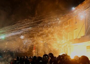 Opozita në protestë, Policia e Tiranës nuk e merr përsipër zhvillimin e tubimit