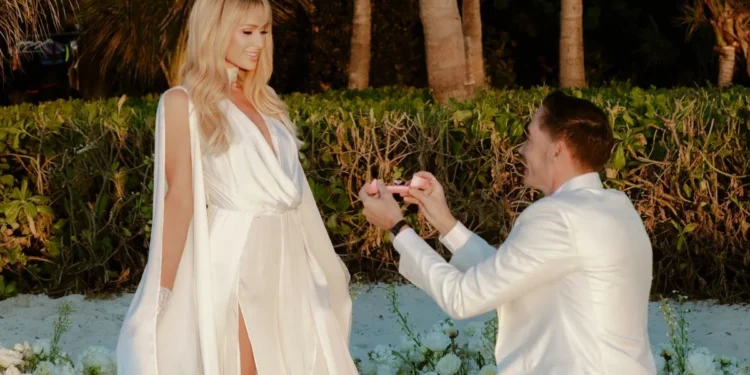 Pesë vite më vonë… Paris Hilton thotë “Po” sërish në Turks & Caicos
