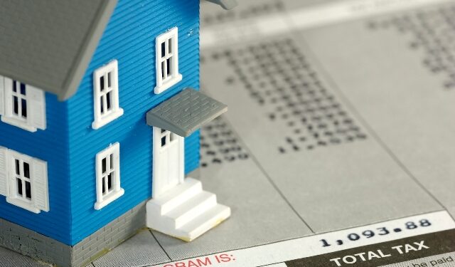 Hyn në fuqi udhëzimi për rivlerësimin: Zbritje 1% për çdo vit përdorimi për apartamentet