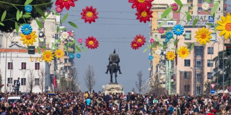 Festimet për Ditën e Verës bllokojnë rrugët në Tiranë!  Si do të kufizohet qarkullimi për dy ditë