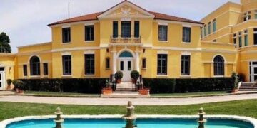“Mos e përdorni vizën turistike për lindje”, Ambasada e SHBA-së paralajmëron qytetarët shqiptarë për pasojat